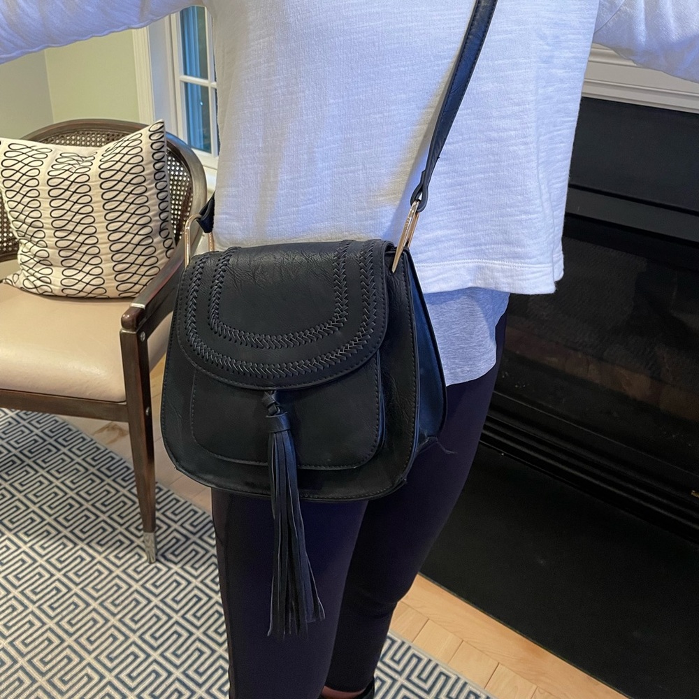 Black crossbody bag with tassel
